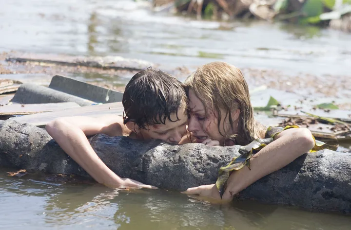 Tom Holland and Naomi Watts in The Impossible