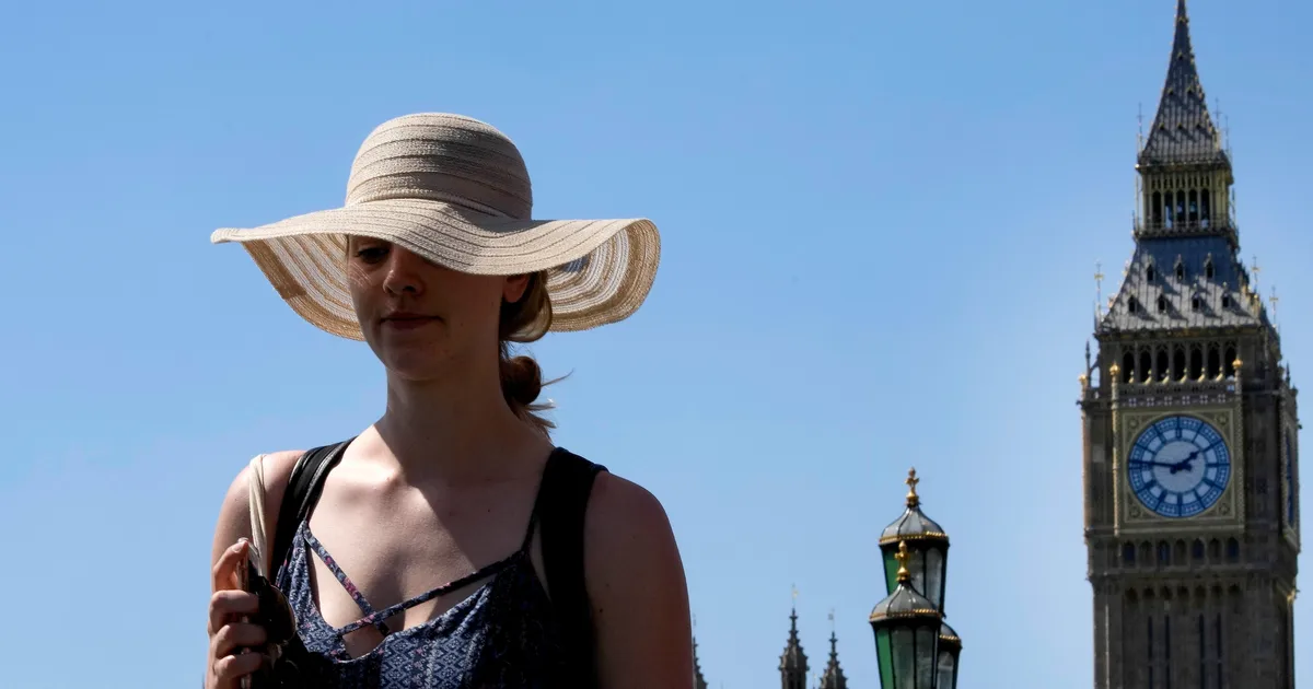 What Is Heatwave Anxiety? Doctors Explain Three Ways To Overcome It