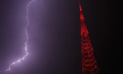 Senior Engineer Explains What Happens When Lightning Strikes Airplane During Flight