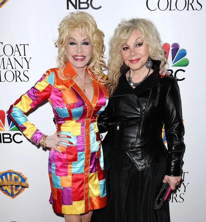Dolly and Stella Parton in 2015