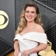 Feature Kelly Clarkson 2608 Us Weekly Cover Story