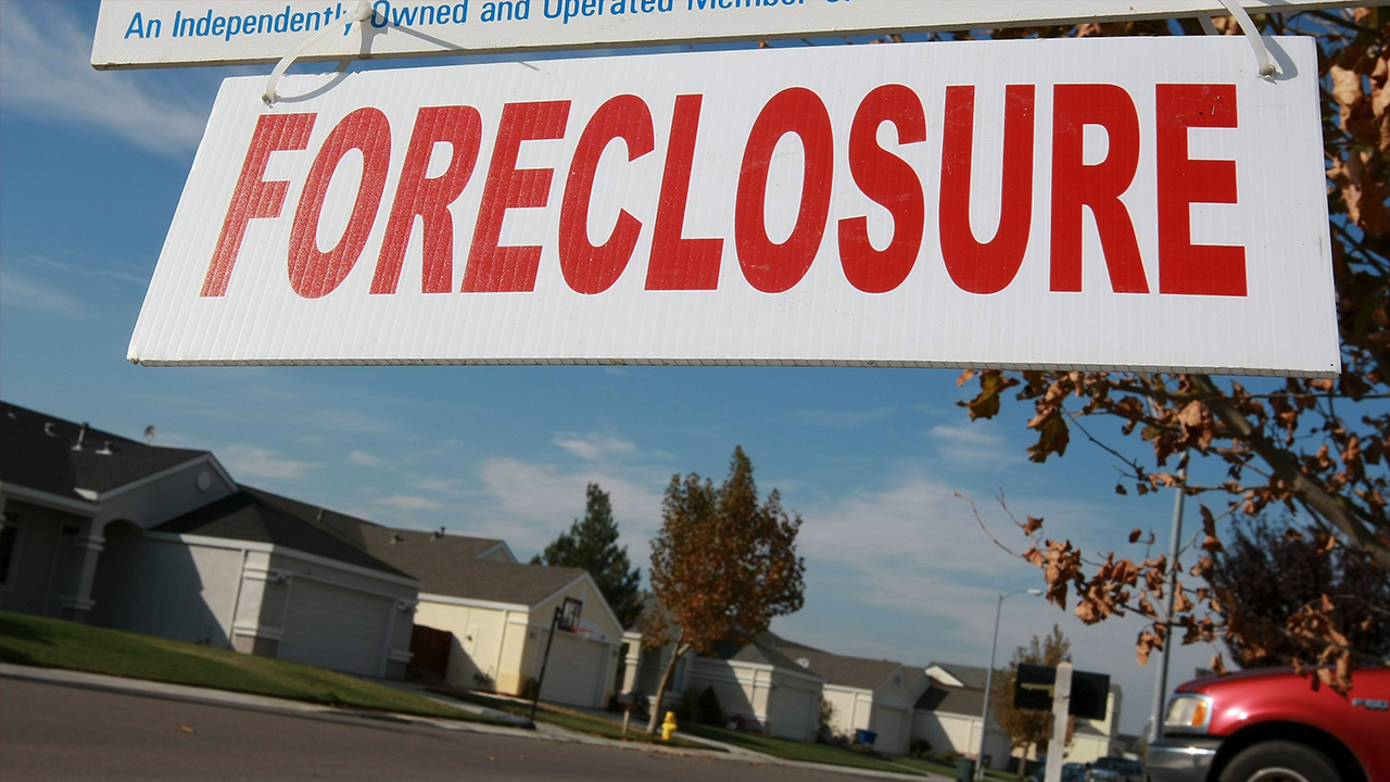 HOA financial strain fuels increase in homeowner foreclosures: report
