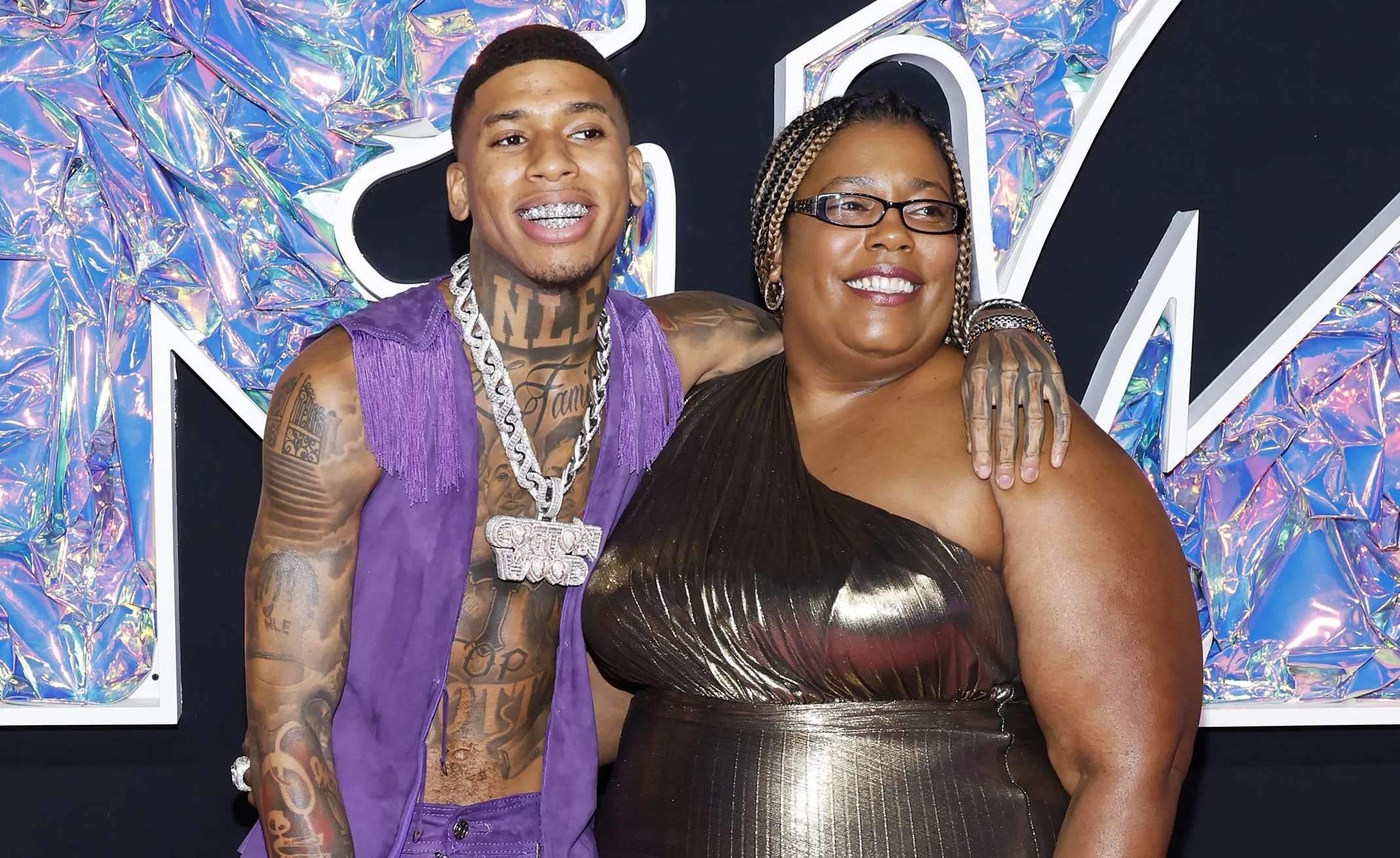 NLE Choppa Breaks Down As He Shares Heartfelt Message To His Mom While Previewing New Song 'Dear Mama' (VIDEOS)