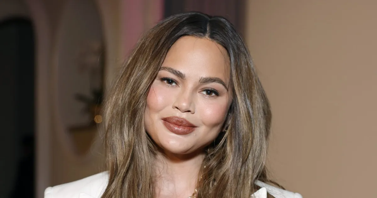Chrissy Teigen's Designer Woven Bag Style Is on Amazon