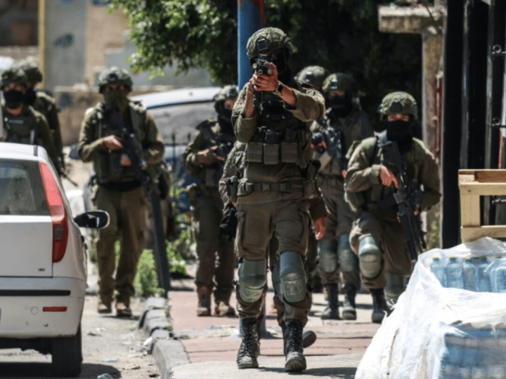 Israeli forces raid Qalandiya refugee camp