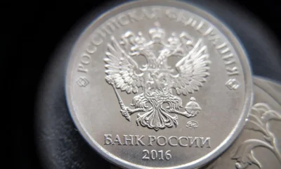 Russians are pulling billions from banks over fears Putin will raid their savings | News World