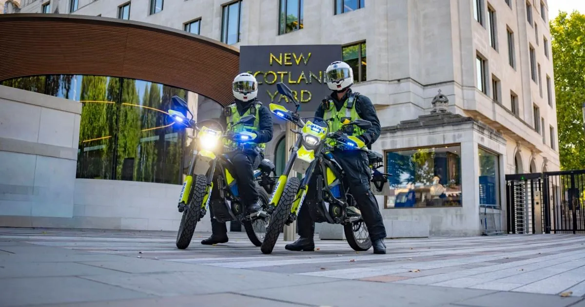Met police's new e-bike unit will hunt down moped muggers to tackle London's phone snatch-idemic | News UK