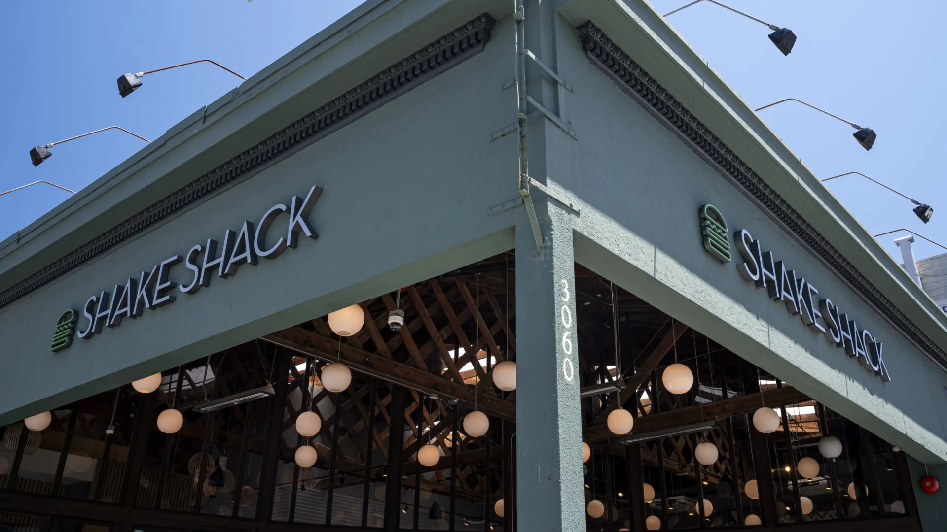 Shake Shack employee robs store Scottsdale Arizona Keondre Simmons armed robbery robbed