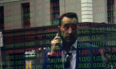 Aussie shares end week higher on decent final session