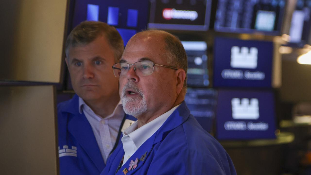 Tech sell off drags Wall St down as bond yields climb