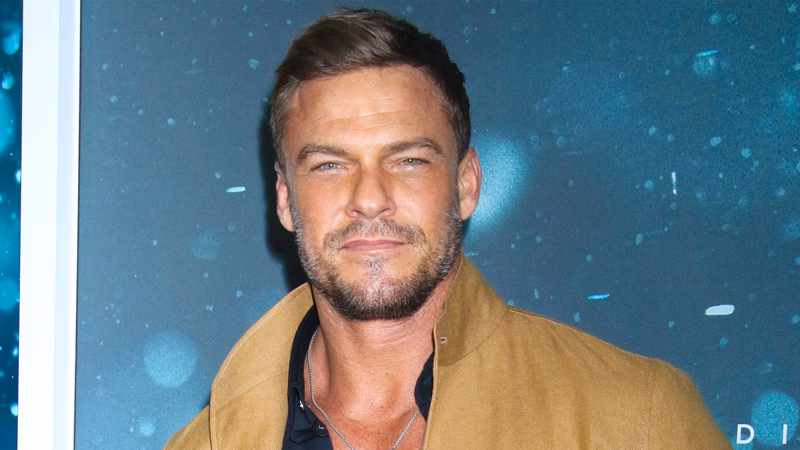 Alan Ritchson on the red carpet