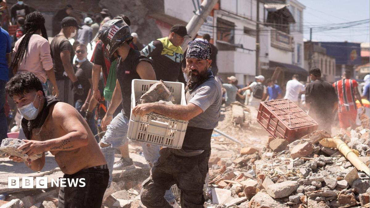 Residents dig through the debris of a collapsed building after an earthquake, in Cali, Colombia