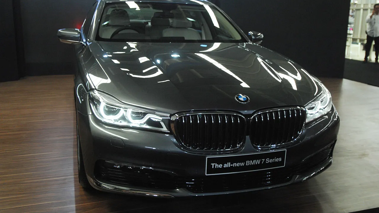 BMW recalls 27,720 luxury cars over driveshaft rollaway risk