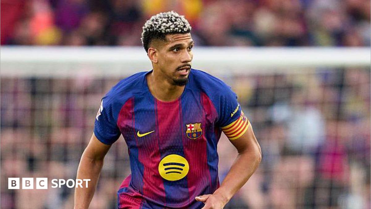 Ronald Araujo looks on while playing for Barcelona against Espanyol in April 2026