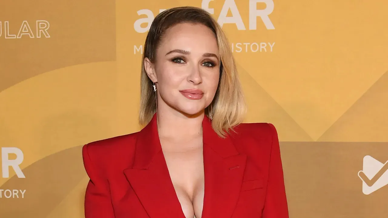 Neutrogena apologizes to Hayden Panettiere over PPD sponsorship snub