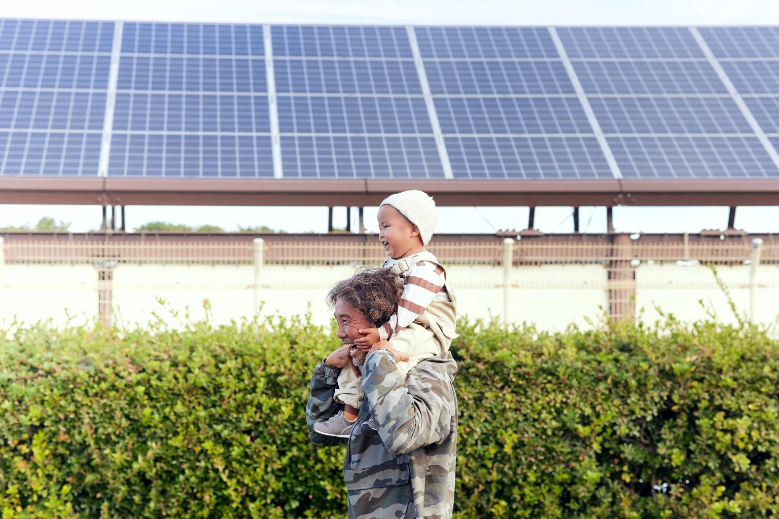 First Solar: Strong Growth But A Hold For Now (NASDAQ:FSLR)