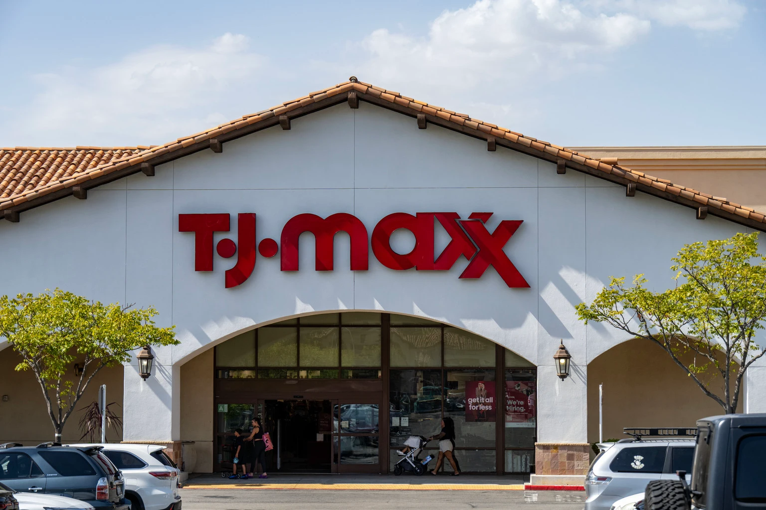 TJX Companies: Another Strong Quarter, But Technical Concerns Mount (NYSE:TJX)