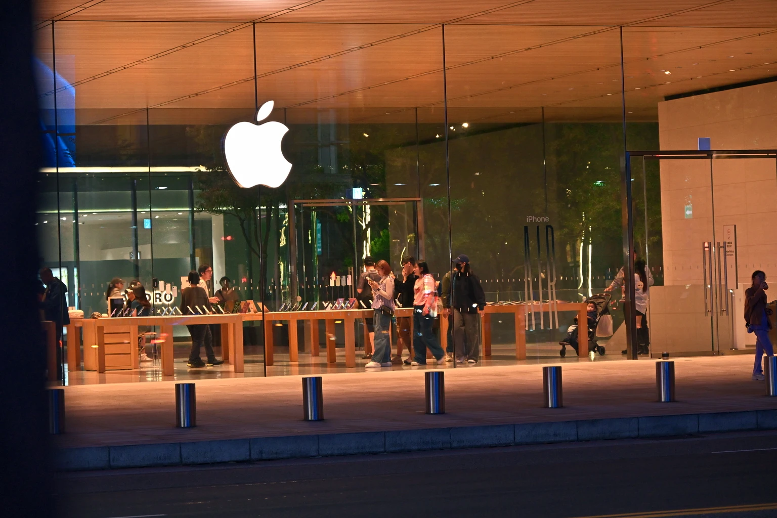 Apple's Selloff Is Overdone