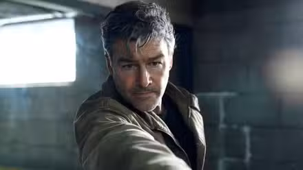 Kyle Chandler in Lanterns
