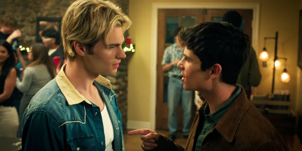 Noah LaLonde as Cole Walter, Ashby Gentry as Alex Walter in episode 305 of My Life with the Walter Boys