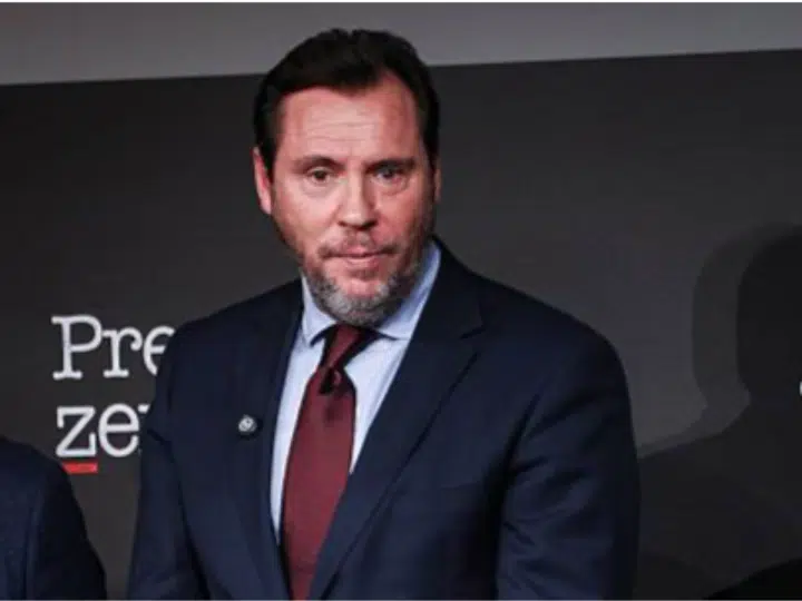 Óscar Puente, Spanish minister of Transport and Sustainable Mobility since 2023, looks on as he attends the Zenda 2024 and 2025 awards at Real Fábrica de Tapices on 13 January 2026 in Madrid, Spain.