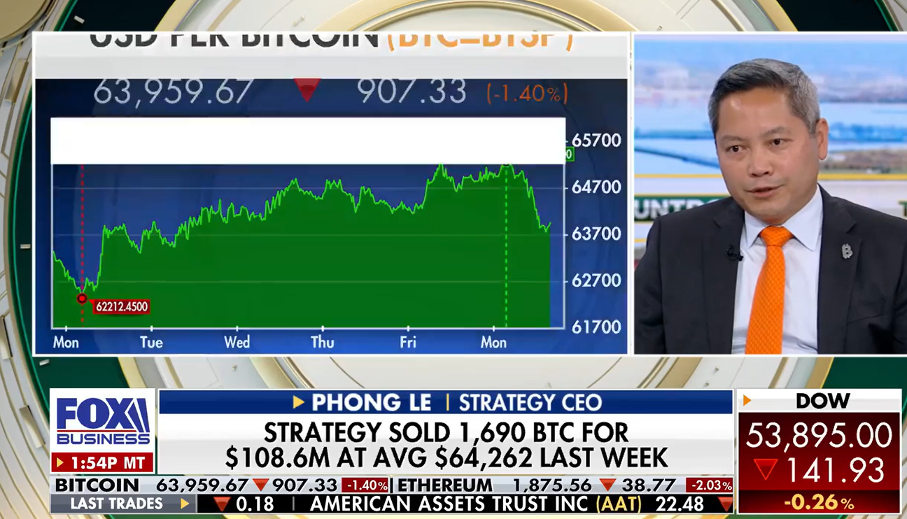 Bitcoin ETFs Rebound as Crypto Miners Extend AI Pivot