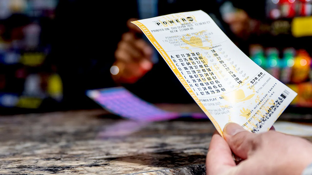 Powerball jackpot hits $905M | Fox Business