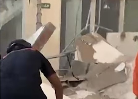 Powerful 7.7 Magnitude Quake Hits Indonesia Killing at Least Five