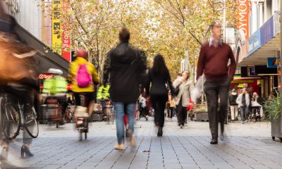 Public sector leads wage growth for sixth consecutive quarter