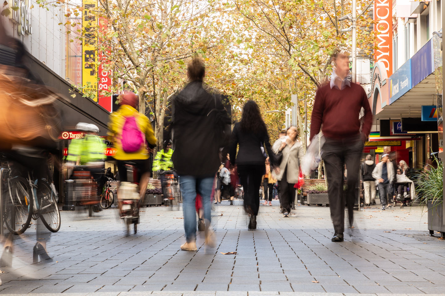 Public sector leads wage growth for sixth consecutive quarter