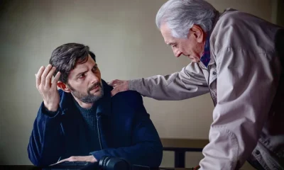 Adam Scott as Tom Kennedy, Robert De Niro as Peter Willis in The Whisper Man