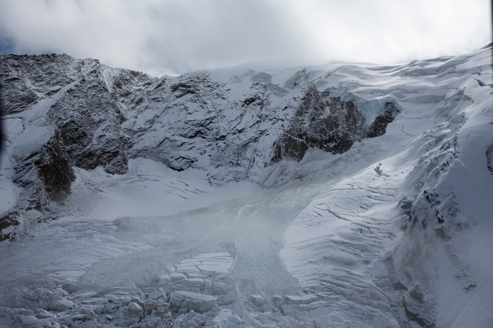 Bodies of 2 hikers missing for decades found in Swiss Alps