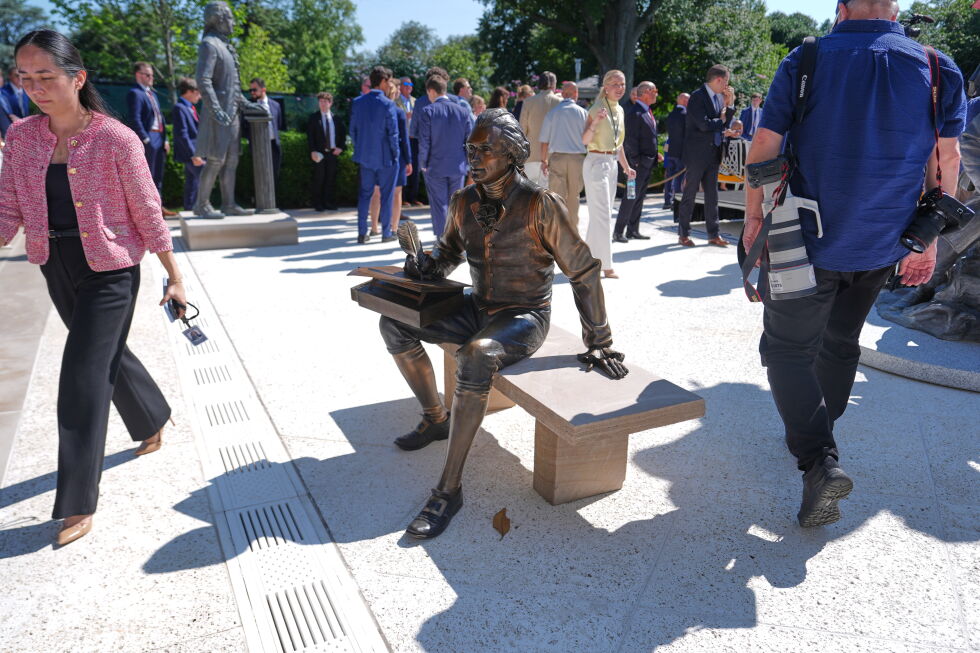 Trump transforms the White House Rose Garden with historical statues