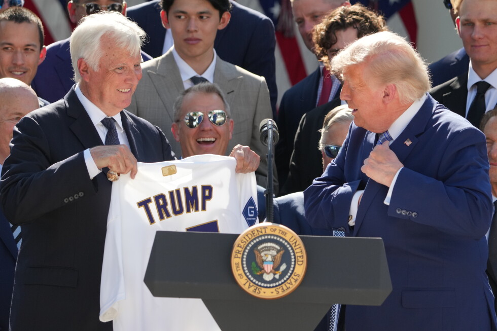 Stan Kasten reassures fans that Dodgers are not for sale