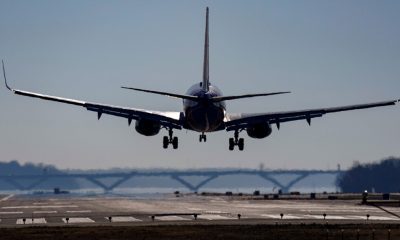 How to eat and drink to minimize jet lag on vacation