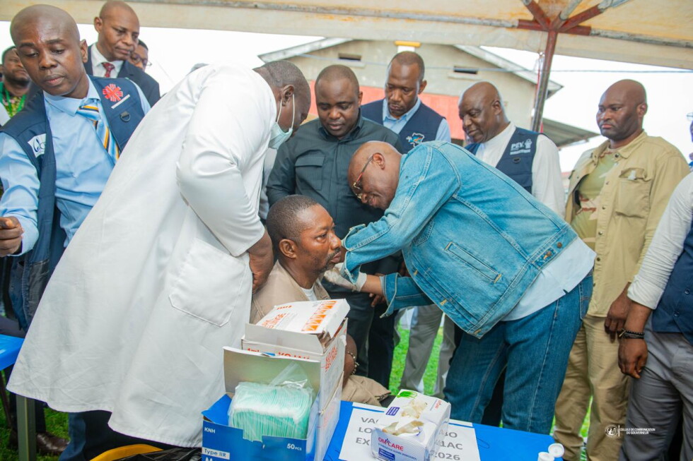 Health workers in Congo receive Ebola vaccine amid outbreak