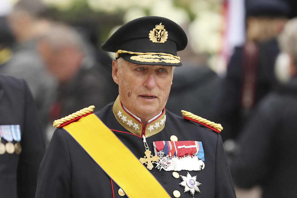 King Harald V's coffin at royal chapel as Queen Mette-Marit joins procession