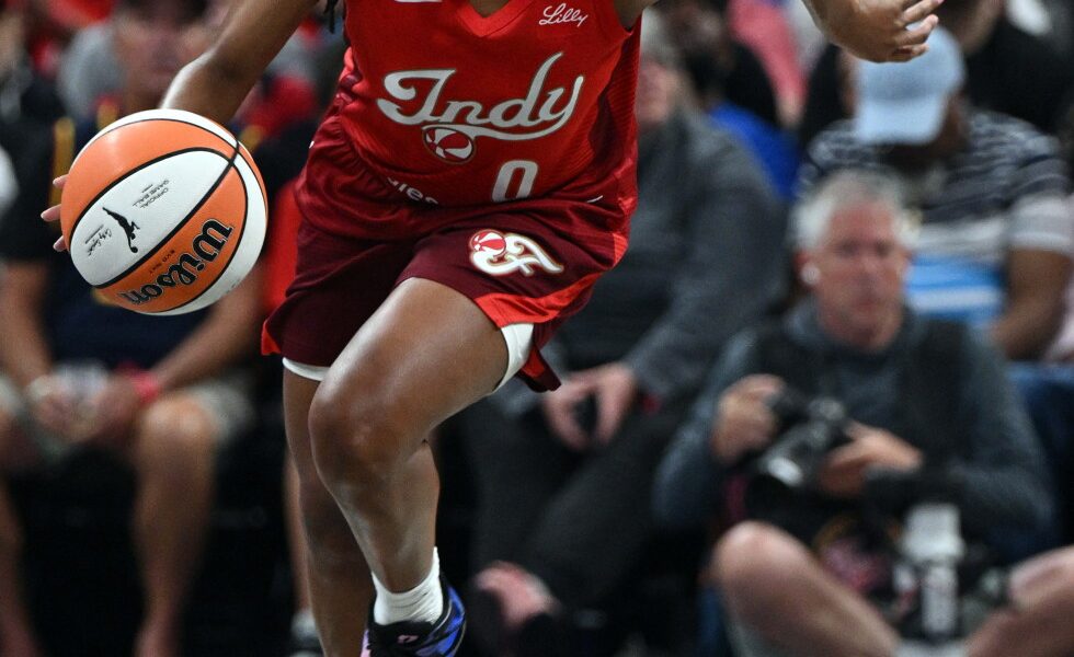 Clark, Mitchell score 34 as Fever stay hot with 111-91 win over Sun