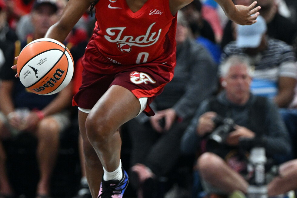 Clark, Mitchell score 34 as Fever stay hot with 111-91 win over Sun