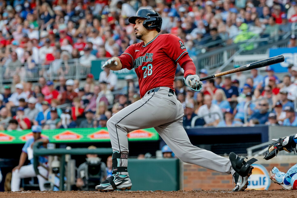 Arizona 3B Arenado worried after leaving to Braves with left trunk discomfort