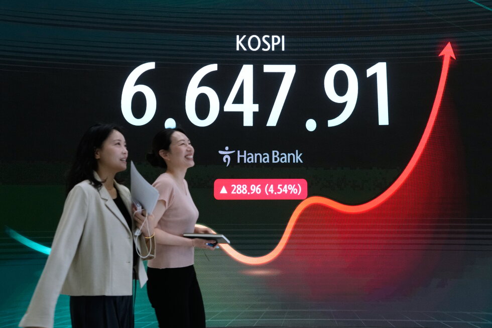 Asian shares rally as hopes for Mideast deal, AI rebound and strong profits push stocks to records
