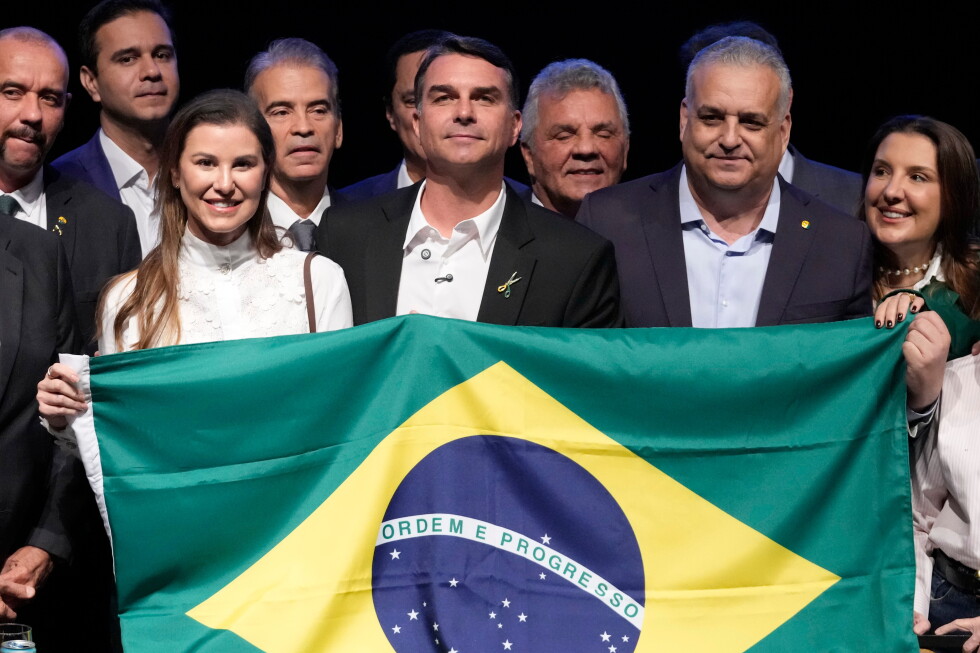Bolsonaro picks his running mate for October presidential election