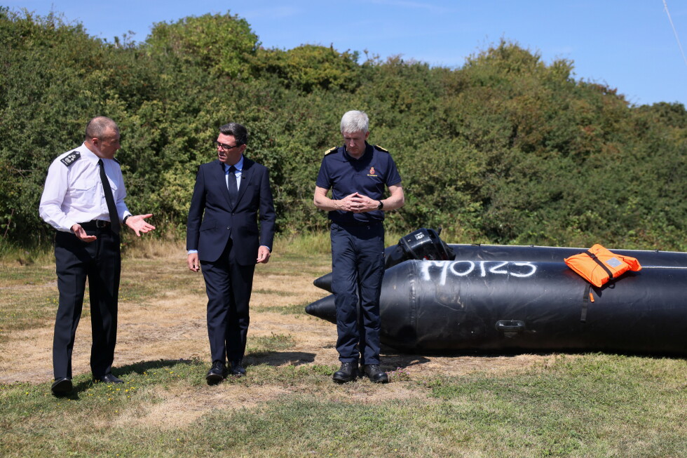 French and British teams rescue 157 migrants in English Channel