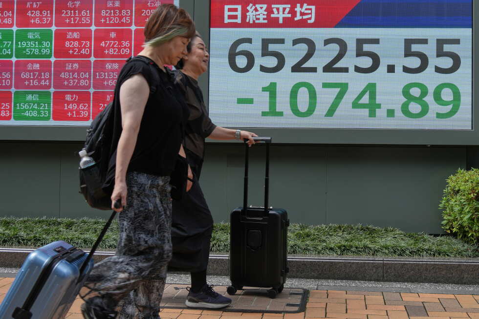 Asian shares slip with Kospi down 4% after tech retreat on Wall Street