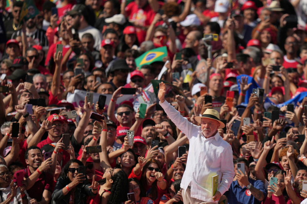 Lula and Bolsonaro kick off their presidential campaigns in Brazil