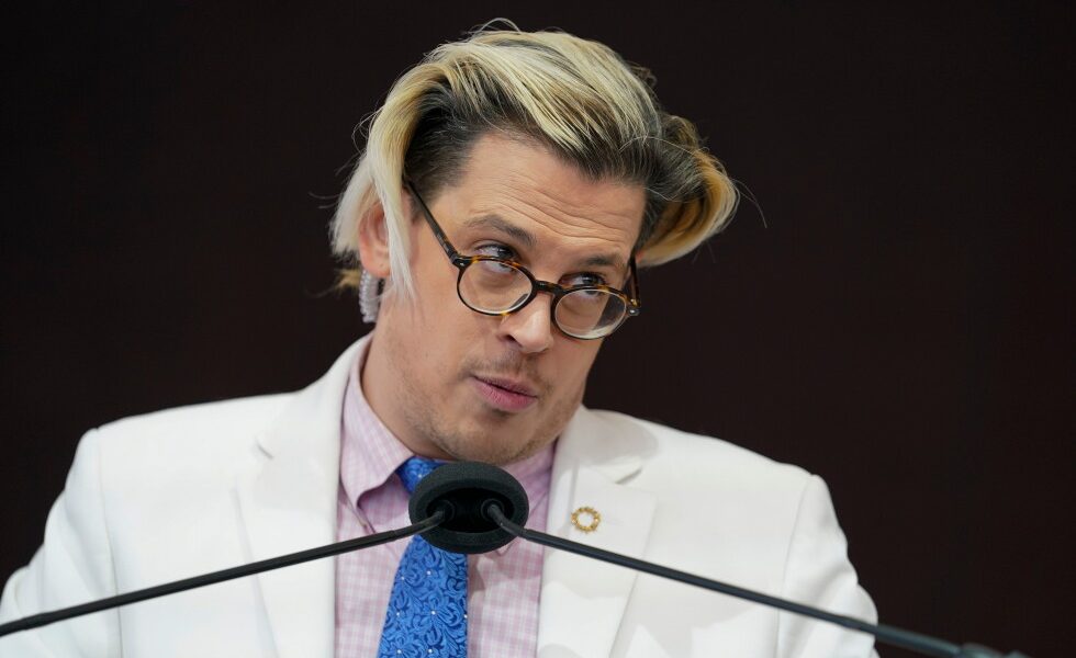 Milo Yiannopoulos was deported to Britain, US says