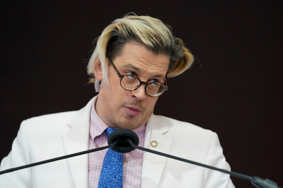 Milo Yiannopoulos was deported to Britain, US says