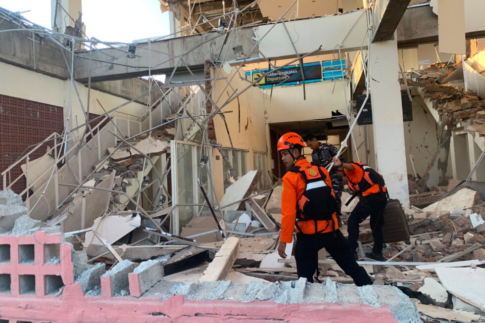 Rescuers in Indonesia search for possible survivors after quake kills 47