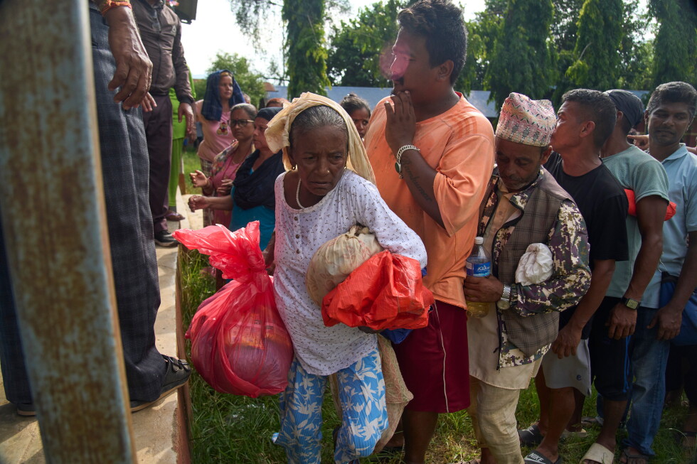 Aid reaches some Nepal flood survivors as UNICEF says 17,000 children in urgent need