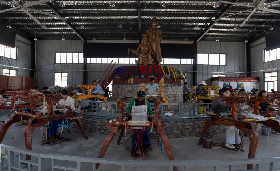 A Tibetan cooperative weaves Zeter to keep a centuries-old tradition alive